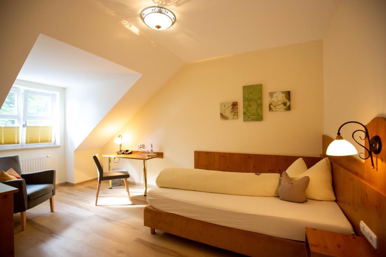 Gasthaus Und Hotel Goettler Josef Rumeltshausen Zewnętrze zdjęcie