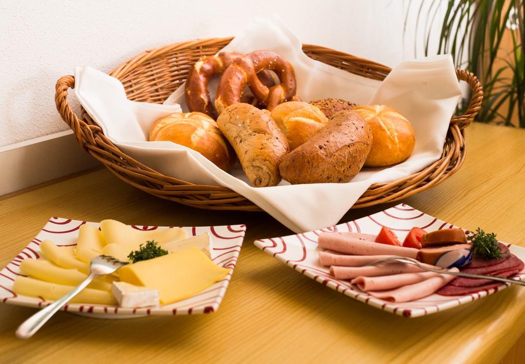 Gasthaus Und Hotel Goettler Josef Rumeltshausen Zewnętrze zdjęcie