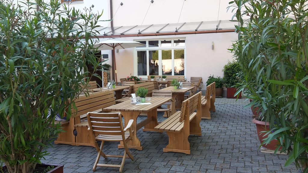 Gasthaus Und Hotel Goettler Josef Rumeltshausen Zewnętrze zdjęcie